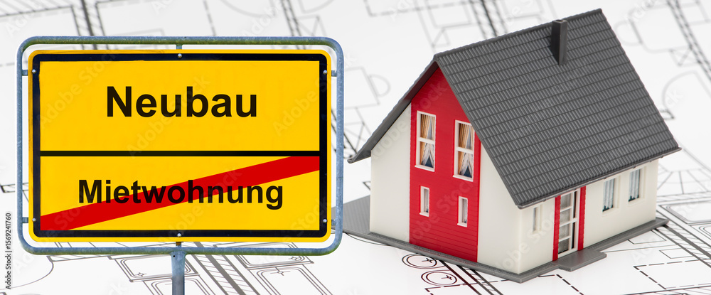Obraz premium Vor einem Modellhaus steht ein Ortsschild, das beschriftet ist mit dem Aufdruck Neubau und Mietwohnung - FOTOMONTAGE