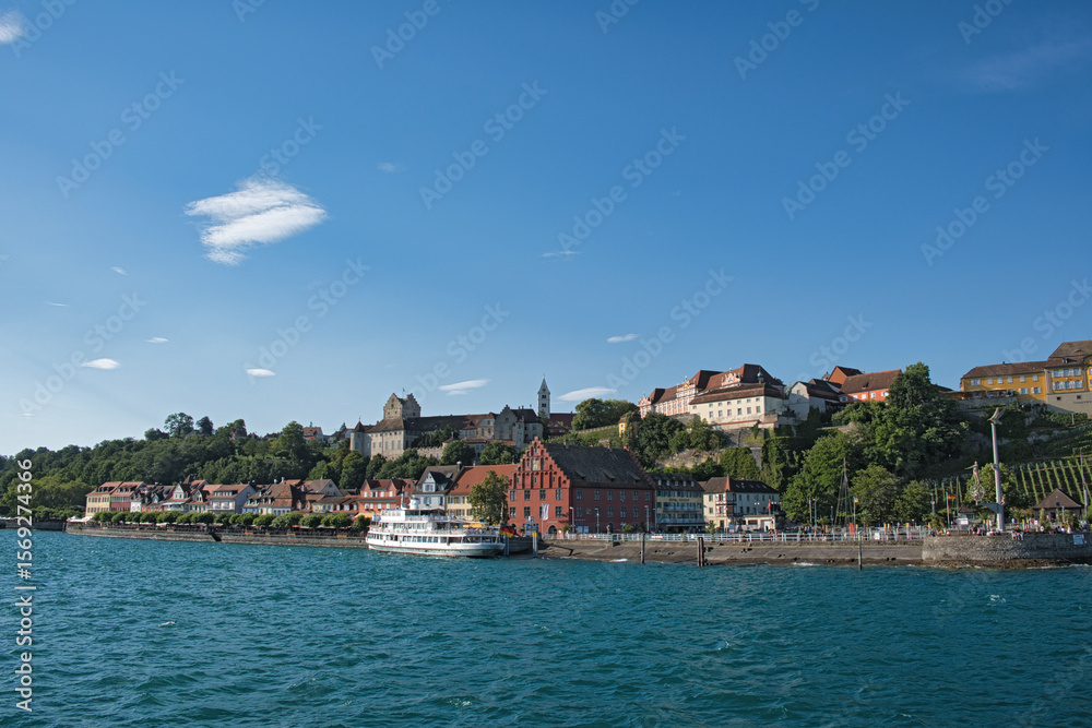 Fototapeta premium Bodensee, Blick auf Meersburg mit Schiff MS Schwaben