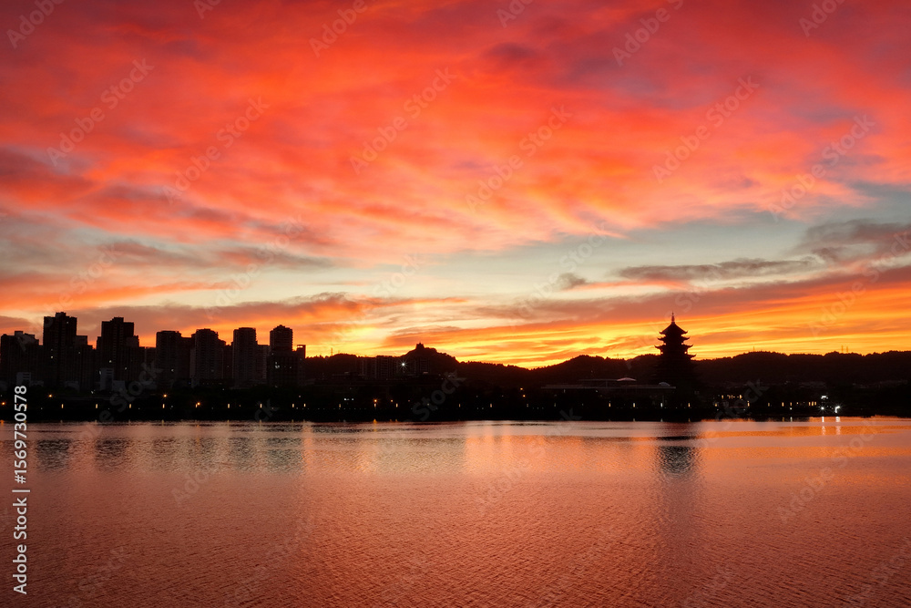 Fototapeta premium sunrise over the city