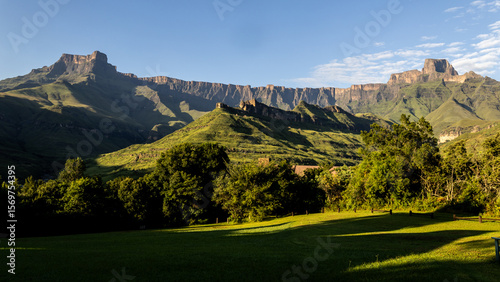 Valokuva Early morning view of the Amphipheater, the famous mountain of the Drakensberg Mountains