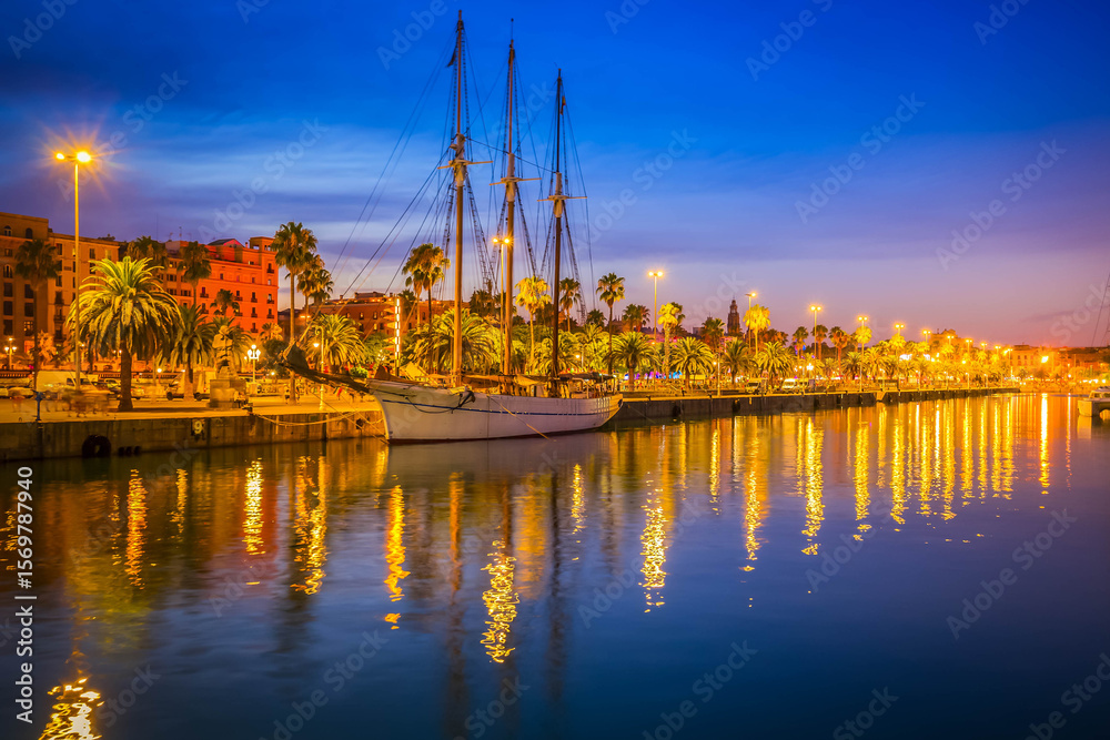 Obraz premium Port Vell and embankment of Barcelona