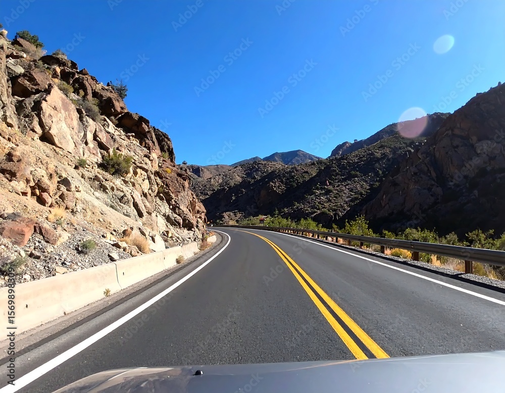Naklejka premium Mountain road under a clear sky