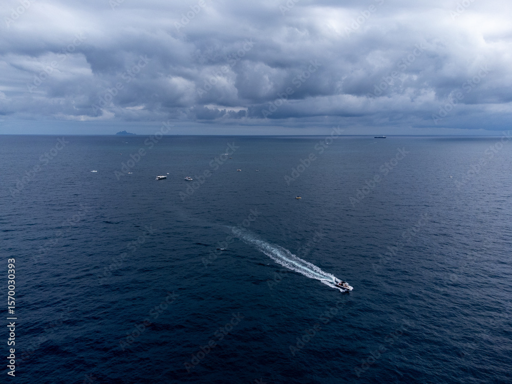Naklejka premium greatness of the ocean