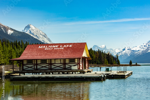 Obraz na plátně Scenic view of Maligne Lake boathouse in Jasper National Park, Canada