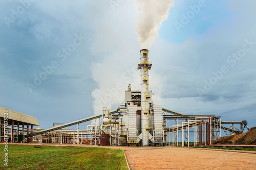 Usina de açúcar funcionando , Caldeira