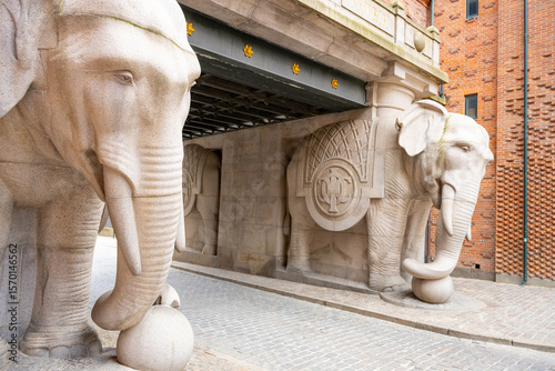 Canvas Print The Elephant Gate features striking stone sculptures of elephants that welcome visitors to the brewery in Copenhagen, Denmark
