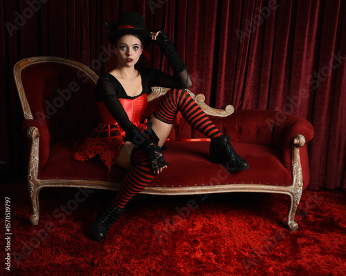 Εκτύπωση καμβά Burlesque circus performer, fantasy female model in gothic halloween jester clown costume with top hat