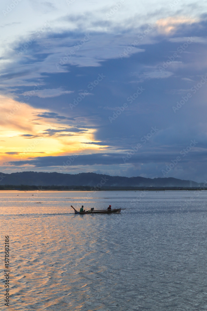 Fototapeta premium Fishing Boat on the Ocean at Sunset
