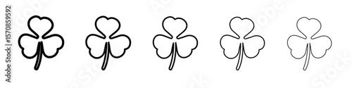 leaf clover icon. outline simple illustration isolated