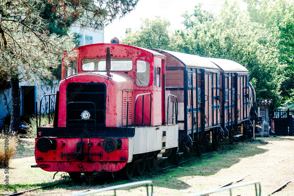 Fototapeta premium Discover a 19th-century train in the southwest of the Landes region.