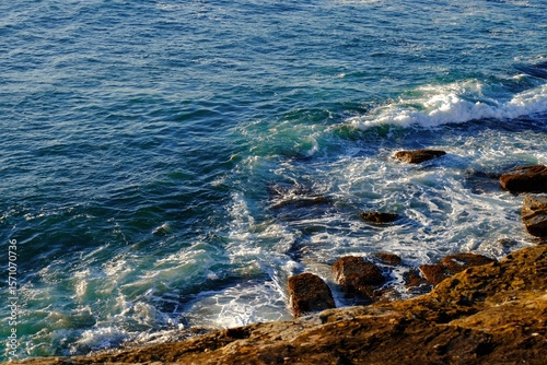 Fototapeta Naklejka Na Ścianę i Meble -  waves on the rocks