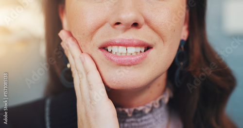 Canvastavla Cavity, teeth and woman with pain, hand and gum disease from bacteria with appointment in clinic