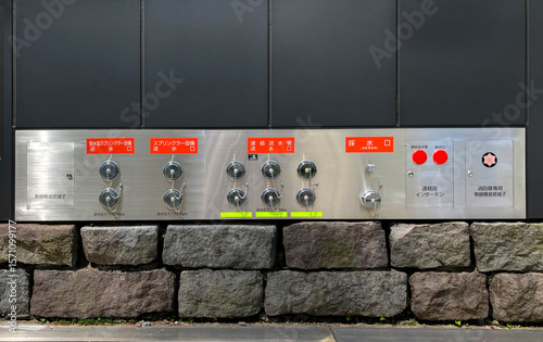 消防設備（連結送水管、採水口、スプリンクラー設備送水口）