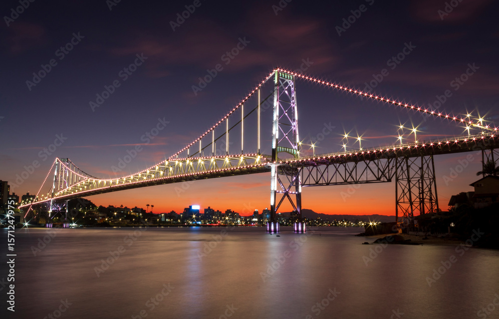 Obraz premium the new scenic lighting of the Hercilio Luz bridge postcard of the city of Florianópolis capital of the State of Santa Catarina Brazil