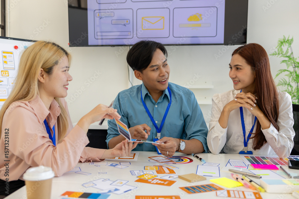 Fototapeta premium ux, ui, mobile app web designers are brainstorming to design a visual display that customers will see and feel comfortable using so color tones and layouts must be carefully selected