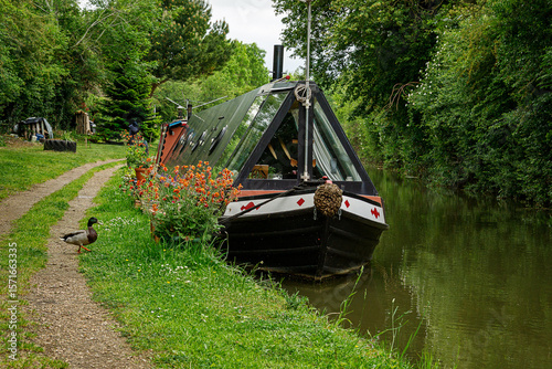 Foto Narrow boat with  a duck