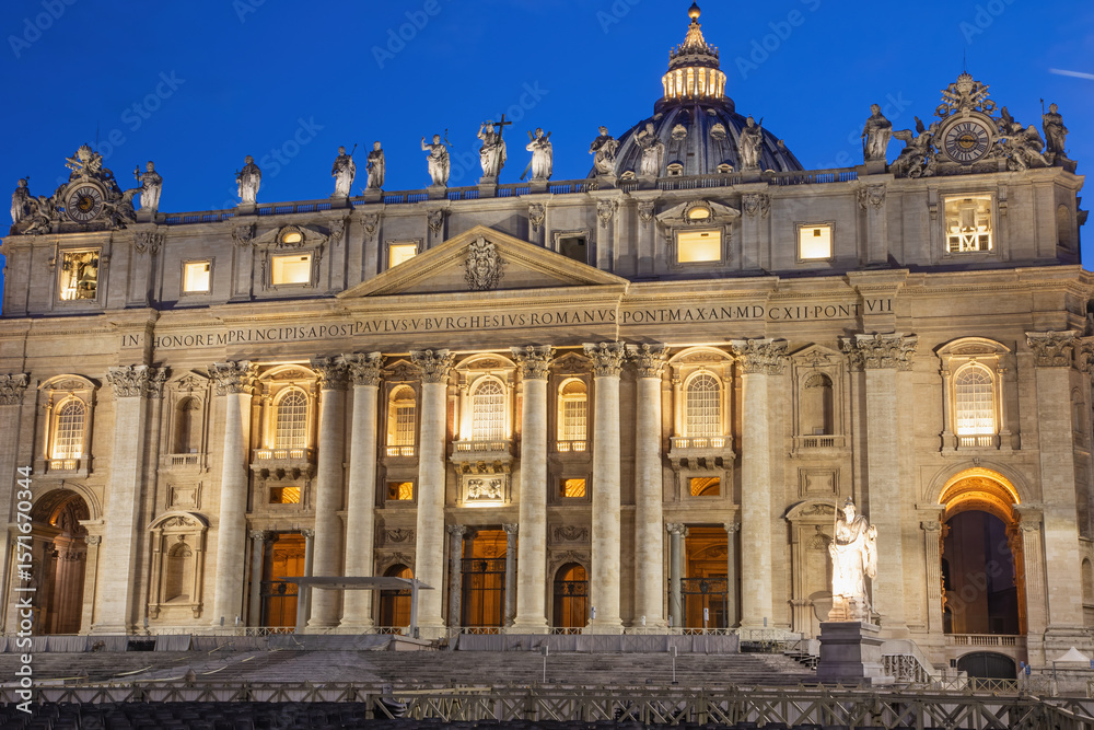 Fototapeta premium St. Peter's Basilica at dusk. Vatican. Rome. Italy. Horizontally.