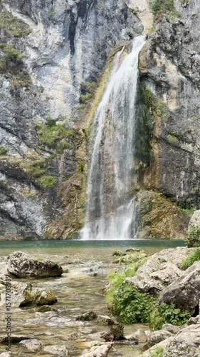 Wasserfall in einer Schlucht