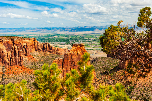 Colorado National Monument is a scenic wilderness area in west-central Colorado, near the city of Grand Junction. 