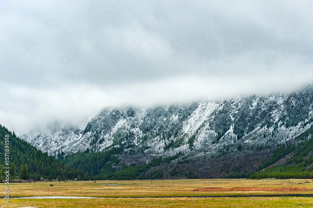 Φωτογραφία Yellowstone National Park, the first national park in the US,  known for its wil