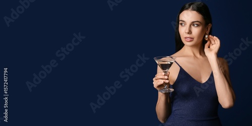 Beautiful young woman drink...