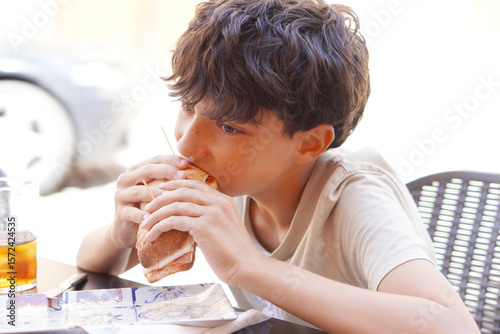 Canvastavla adolescence and nutrition