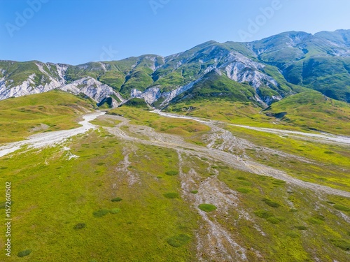 Canvas Print Lush green mountains with clear blue sky