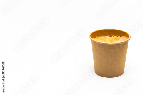 Tasse a café carton sur fond blanc