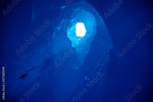 Fotografía light into the glacier