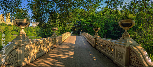 Fototapeta Naklejka Na Ścianę i Meble -  Bow bridge in early morning in summer