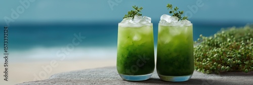 Panel kuchenny z motywem Refreshing green drinks on beachside with ice and herbs overlooking ocean