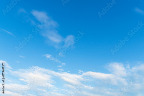 夏の空　朝日で輝く雲と青空14
