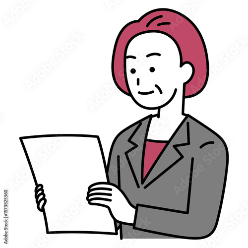 書類を見る中年のスーツの女性