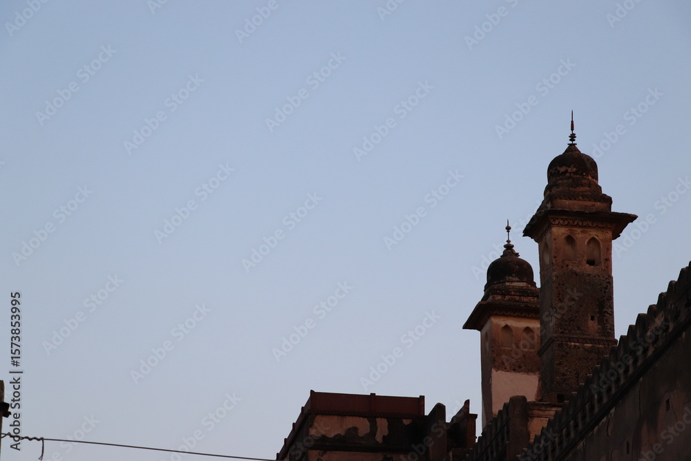 Fototapeta premium Orchha is a beautiful small town near Jhansi in Uttar Pradesh. It has great historic significance and also has a famous fort. Ram Mandir is another famous destination alongside the river, beautiful.