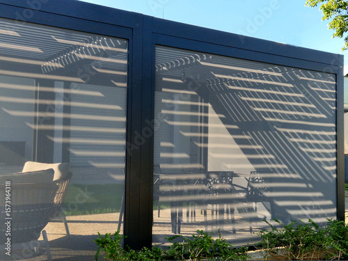 A pergola under which you will always feel comfortable. The elegant aluminum pergola has a roof with tilting slats. You can adjust the shade and effectively ventilate, the shading fabric on the side