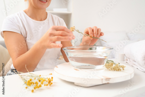 Mature woman preparing stea...