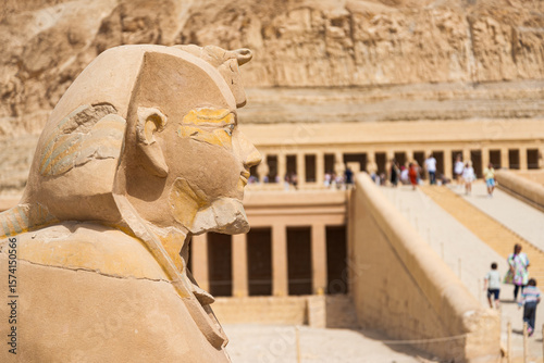 Quadro em tela Sphynx with human face in front of the mortuary temple of Queen Hatshepsut, Luxor, Egypt