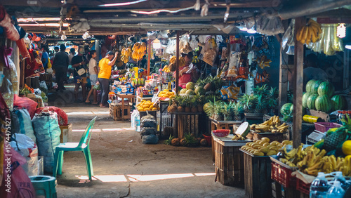 Canvas Print Coron Town market vegetables, fruits, and food stands in old fashion wooden stan