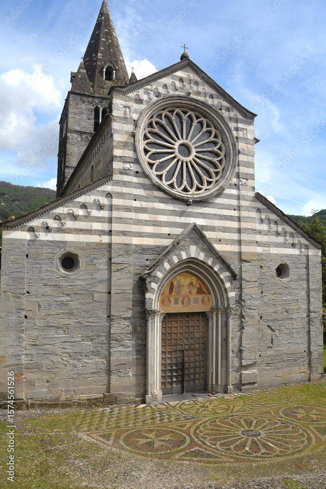 Naklejka premium The beautiful medieval basilica of San Salvatore dei Fieschi from 1244 is a place of Catholic worship located in the picturesque village of San Salvatore in Piazza Innocenzo IV. 