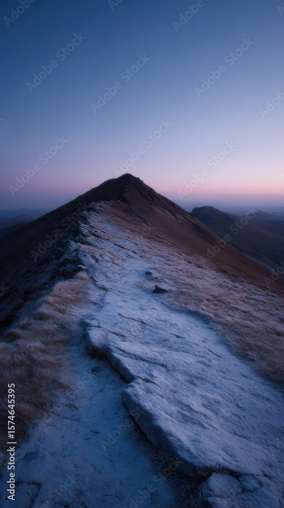 Obraz premium Rugged mountain path at twilight with serene glow