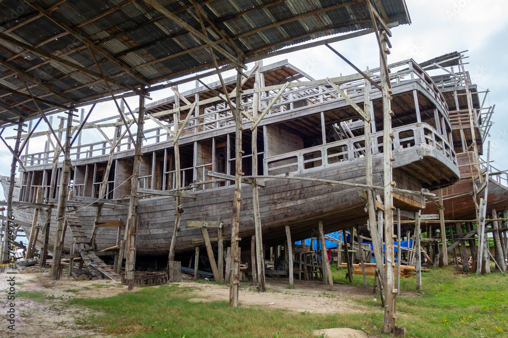 Traditional boat construction in Tana Beru, Sulawesi, Indonesia Traditional boat construction in Tana Beru, Sulawesi, Indonesia