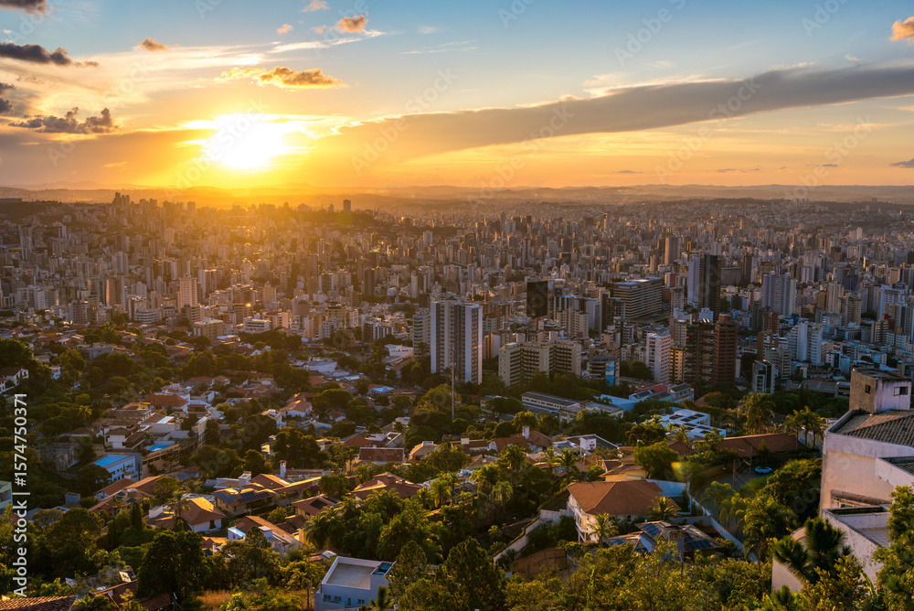 Obraz premium Beautiful Warm Sunset Over Belo Horizonte City, Capital of Minas Gerais State in Brazil