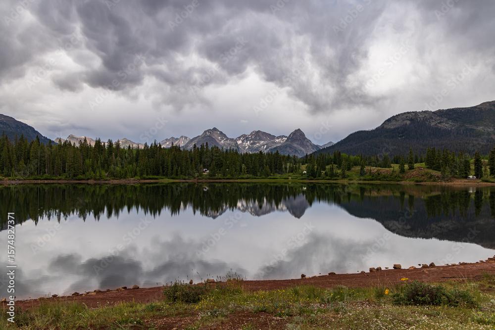 Fototapeta premium lake in the mountains
