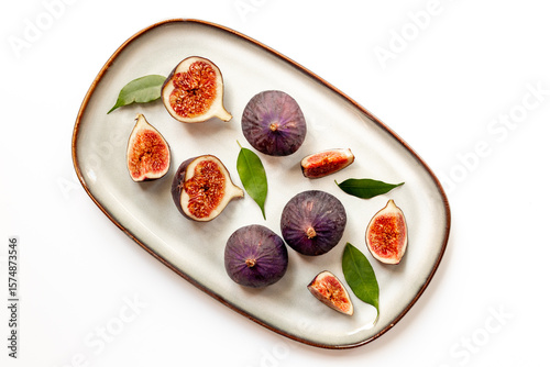 Canvastavla Fresh ripe figs on a plate top view on a white background
