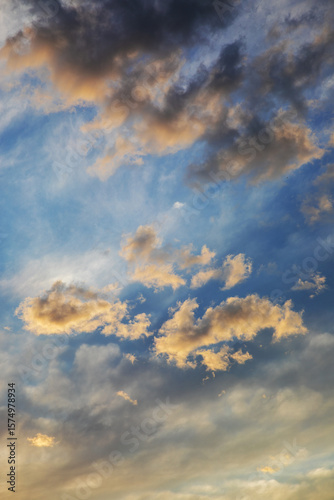 Fototapeta Naklejka Na Ścianę i Meble -  Beautiful skyscape with picturesque clouds