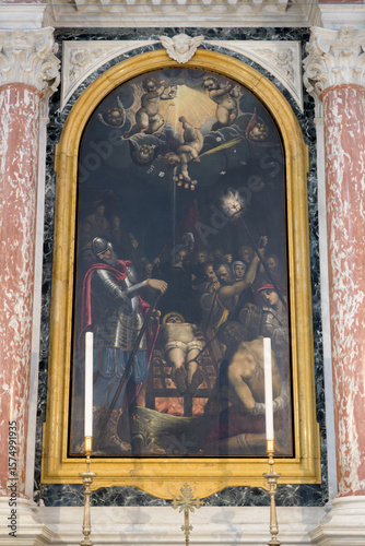 Altar painting of Saint Lawrence's martyrdom in Cappella di San Lorenzo Martire, Duomo di Padova, Italy, featuring soldiers and divine light.