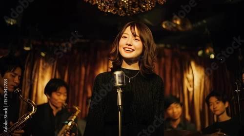 Female jazz singer performing live on stage / ジャズライブで歌う女性シンガー