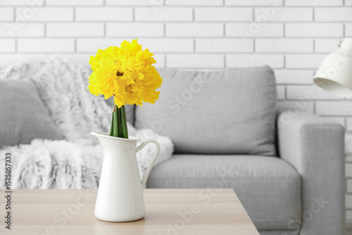 Vase with narcissus flowers...