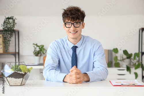 Young businessman video cha...