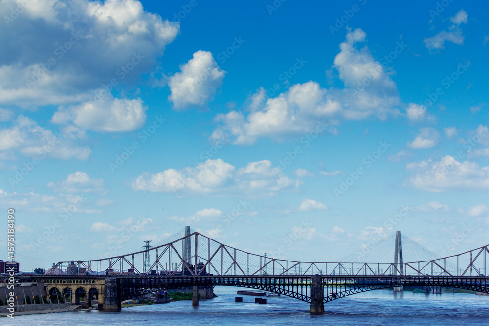 Obraz premium Eads, Martin Luther King and Stan Musial Veterans Bridges over the Mississippi River, St. Louis, Missouri
